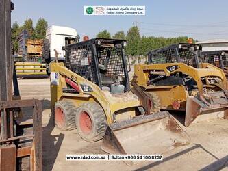 صورة ل لوادر صغيرة 2012 كاتربيلر 216B
