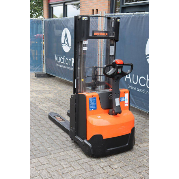 2015 BT SWE140L-48781263