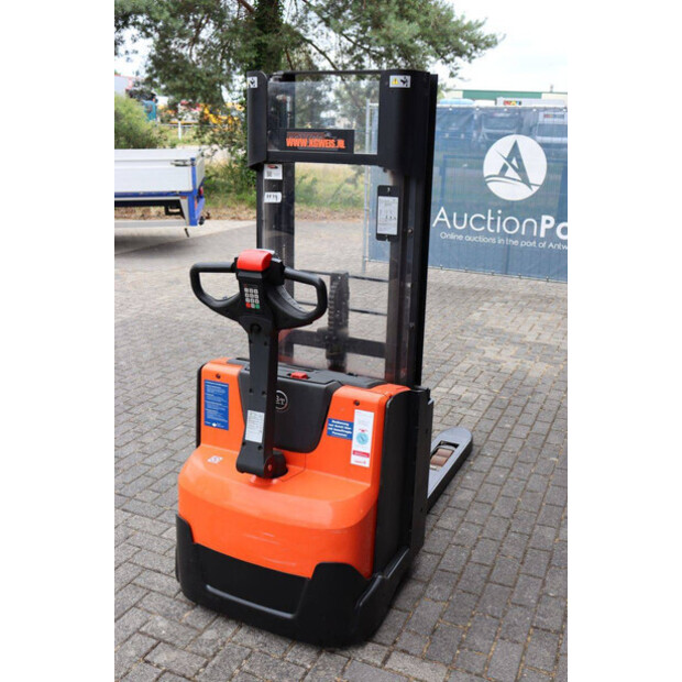 2015 BT SWE140L-48781265