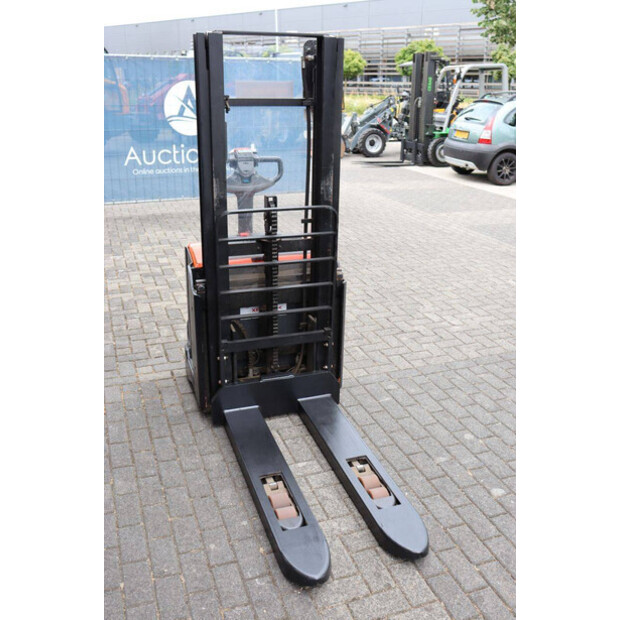 2015 BT SWE140L-48781266