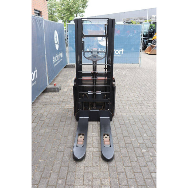 2015 BT SWE140L-48781267