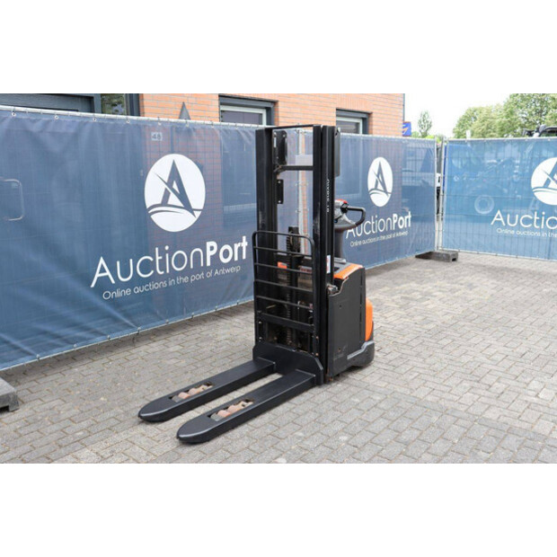 2015 BT SWE140L-48781268