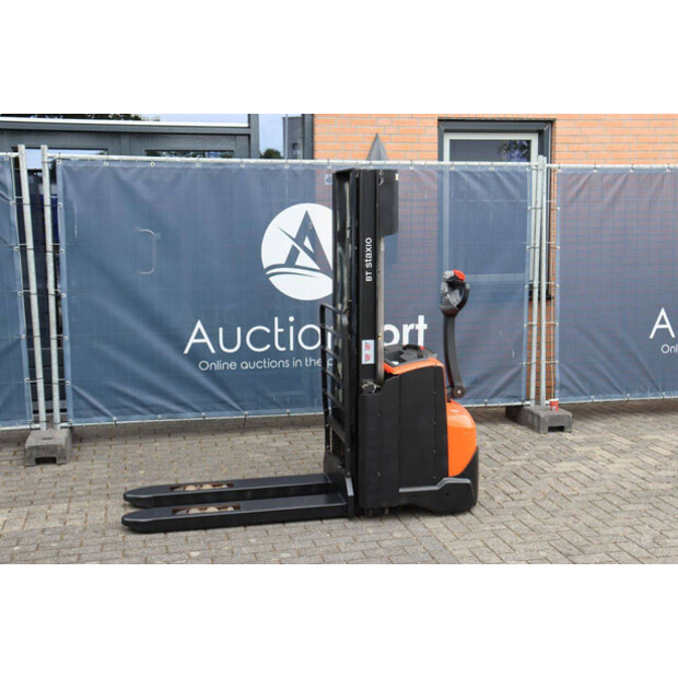 2015 BT SWE140L-48781393