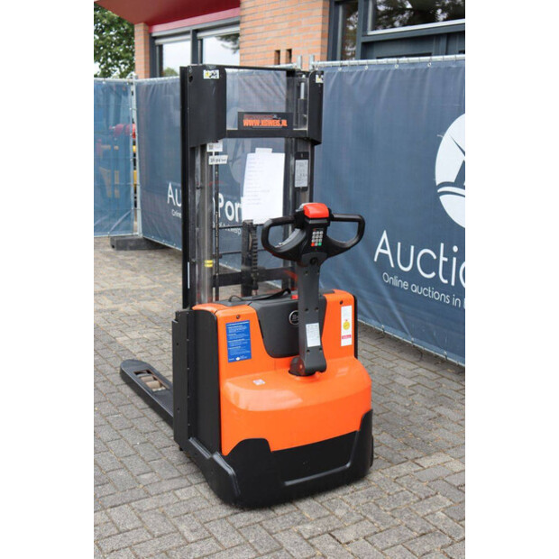 2015 BT SWE140L-48781396
