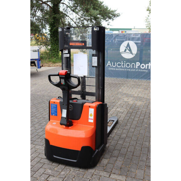 2015 BT SWE140L-48781398