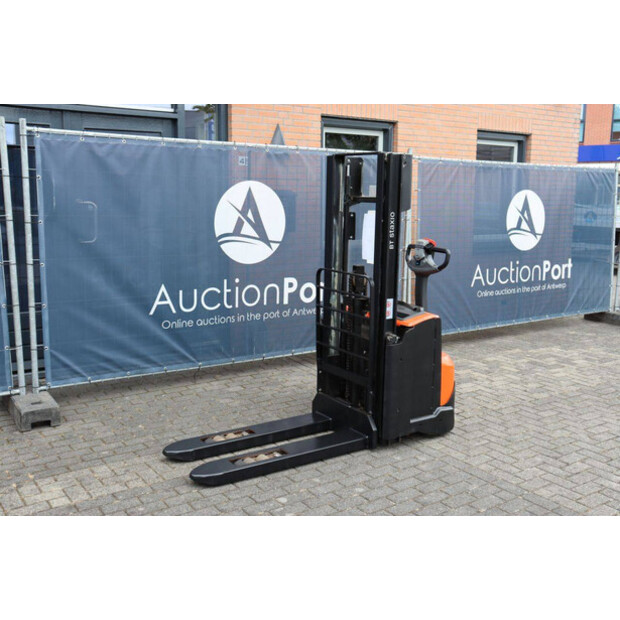 2015 BT SWE140L-48781401