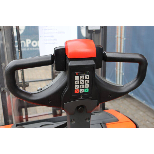 2015 BT SWE140L-48781407