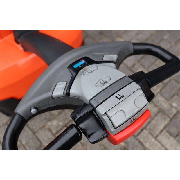 2015 BT SWE140L-48781409