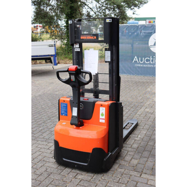 2015 BT SWE140L-48781458