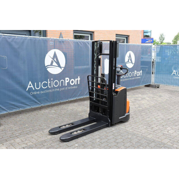 2015 BT SWE140L-48781461