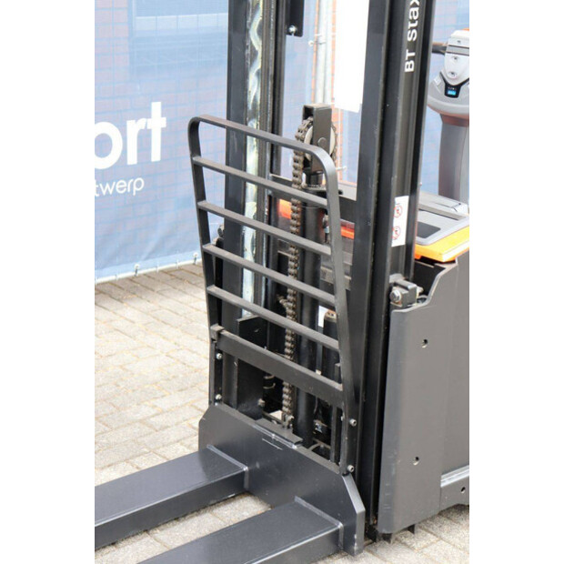 2015 BT SWE140L-48781463