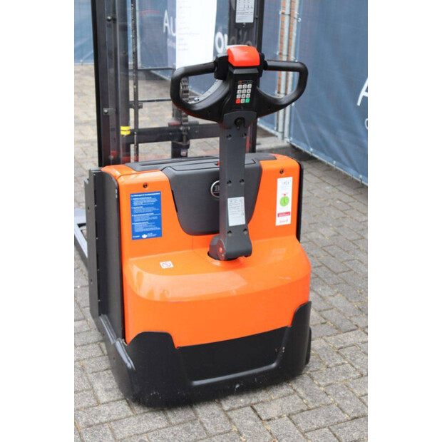 2015 BT SWE140L-48781466