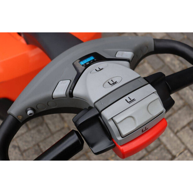2015 BT SWE140L-48781471