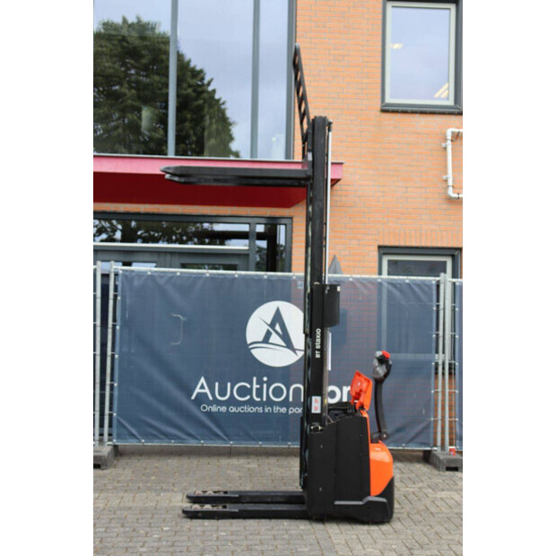 2015 BT SWE140L-48781480