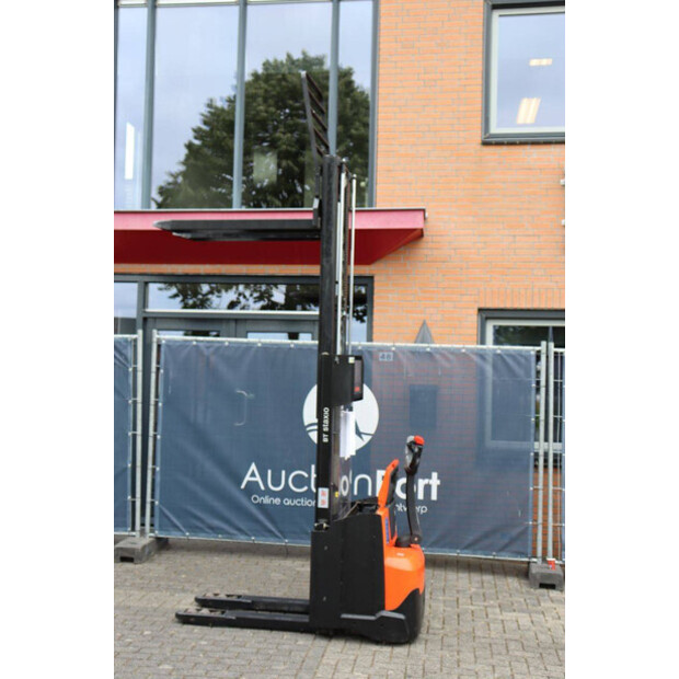 2015 BT SWE140L-48781482