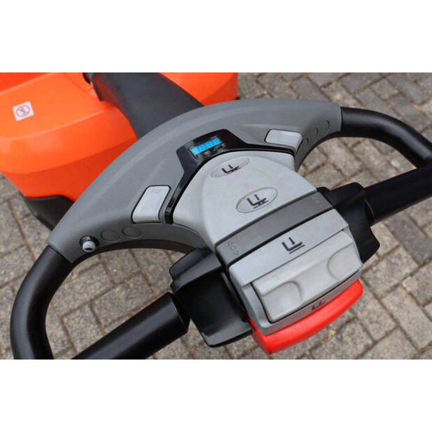 2016 BT SWE140L-48781531
