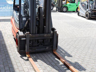 2003-linde-e30-02-1478163-48781989