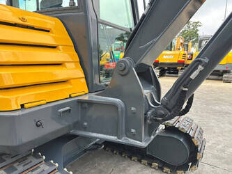 2010-volvo-ec60c-1478229-48784071
