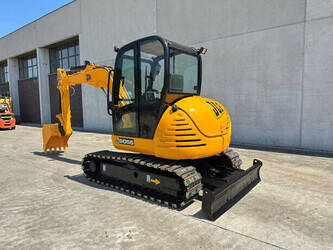 2011-jcb-8056-1478237-48784393
