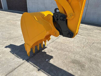 2011-jcb-8056-1478237-48784395