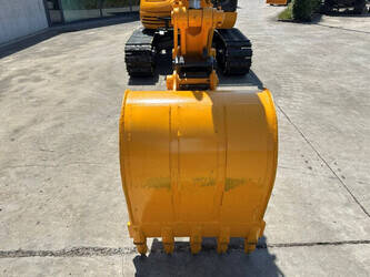 2011-jcb-8056-1478237-48784396