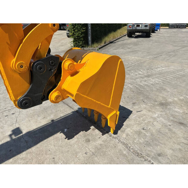 2011 JCB 8056-48784397