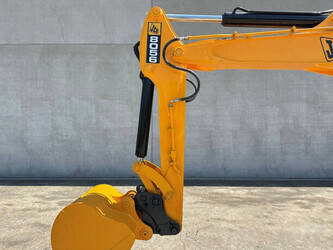 2011-jcb-8056-1478237-48784398