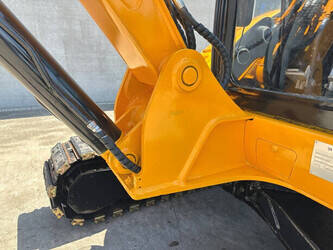 2011-jcb-8056-1478237-48784403