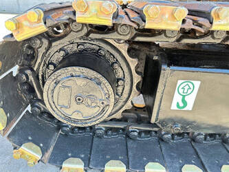 2011-jcb-8056-1478237-48784406