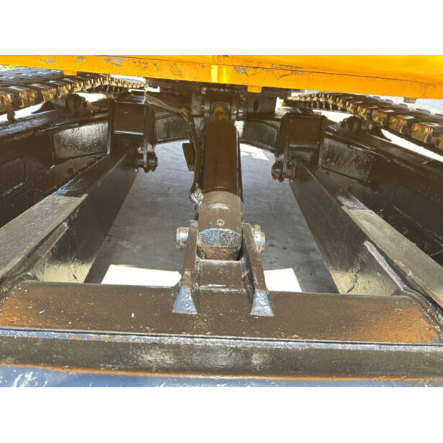 2011 JCB 8056-48784412