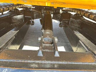 2011-jcb-8056-1478237-48784412
