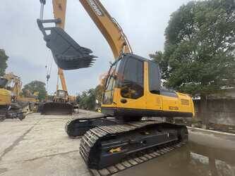 صورة ل حفارات 2024 اكس سي ام جي XE215