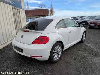 2015-volkswagen-new-beetle-1478409-48805628