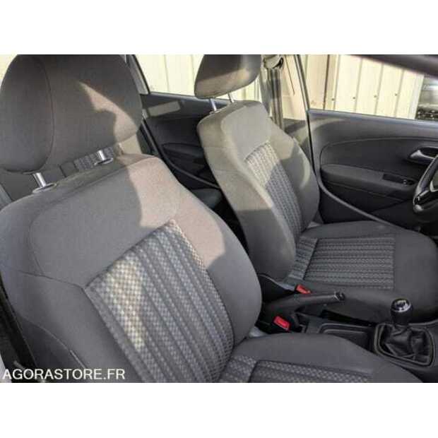 2015 Volkswagen POLO-48805663