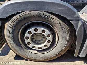 2015-mercedes-benz-antos-1477663-48805713