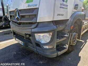 2015-mercedes-benz-antos-1477663-48805768