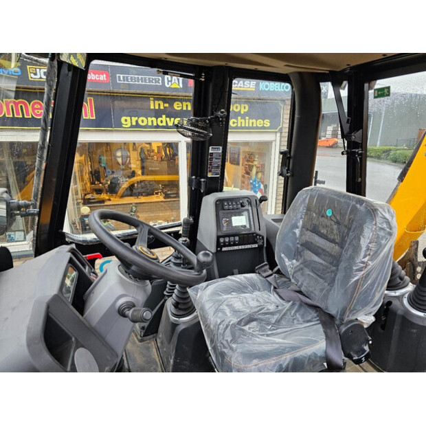 2025 JCB 3DX Plus-48809102