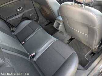 2009-renault-megane-1478934-48818167