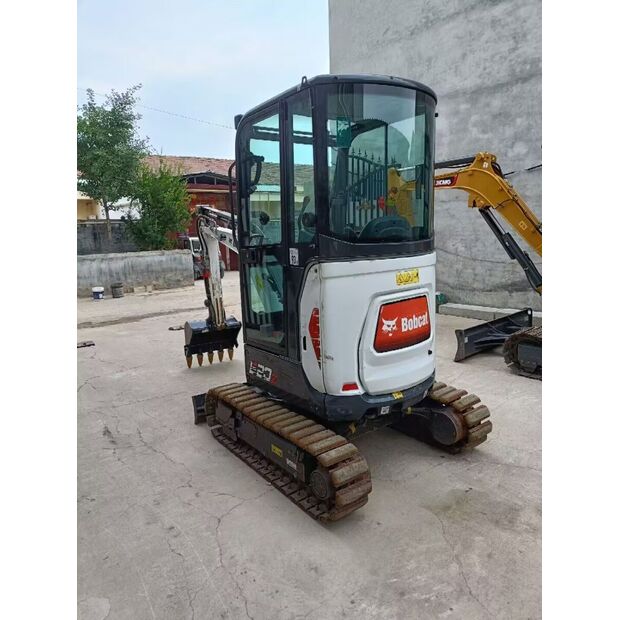 2026 بوبكات E20-48819373