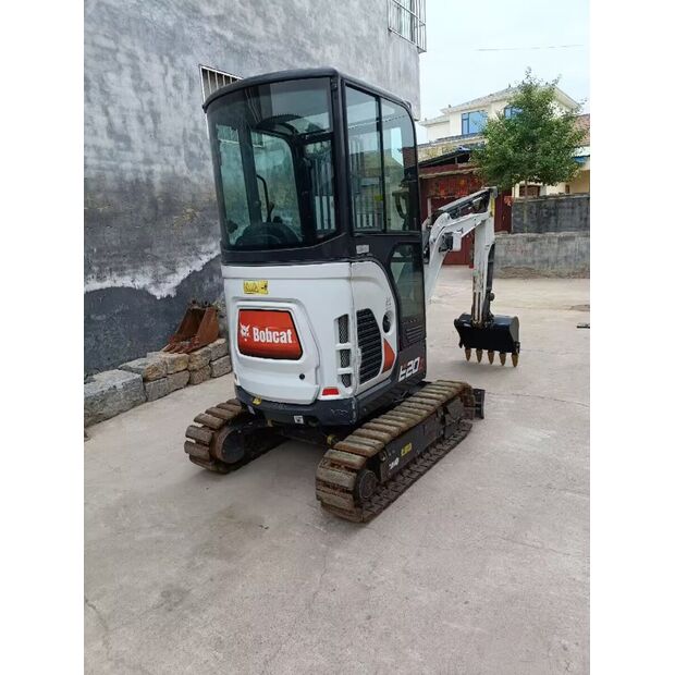 2026 بوبكات E20-48819376