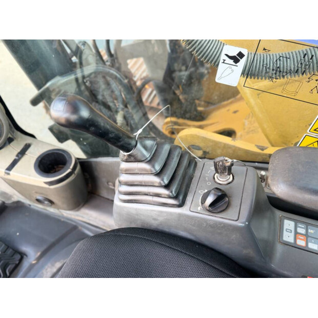 2007 كاتربيلر 320DL-48820052