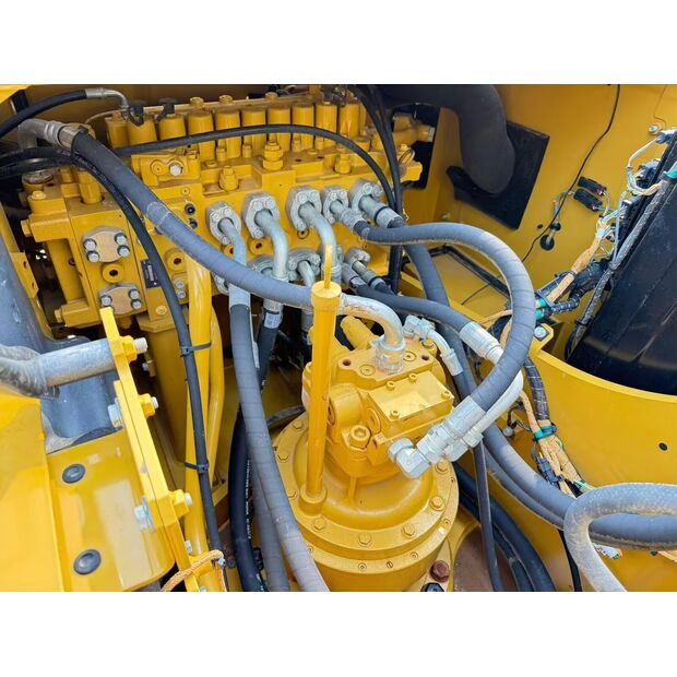 2022 Caterpillar 323GC-48827055