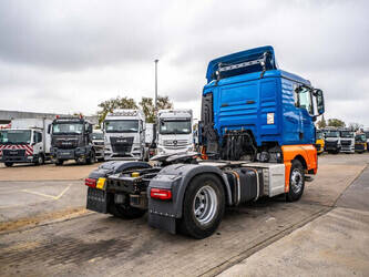 2017-man-tgx-18-420-1326818-48831115