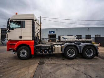 2015-man-tgx-33-560-1423927-48831212