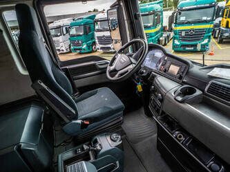 2015-man-tgx-33-560-1423927-48831223