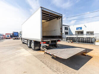 2014-renault-d26-320-6x2-dhollandia-2t-48831400
