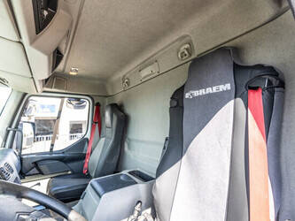2014-renault-d26-320-6x2-dhollandia-2t-48831403