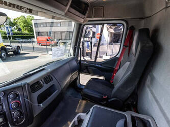 2014-renault-d26-320-6x2-dhollandia-2t-48831407