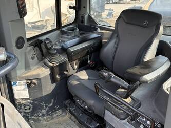 2023-john-deere-850-48831655