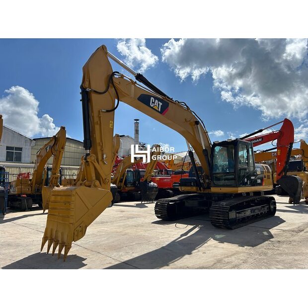 2025 Caterpillar 320D-48831758